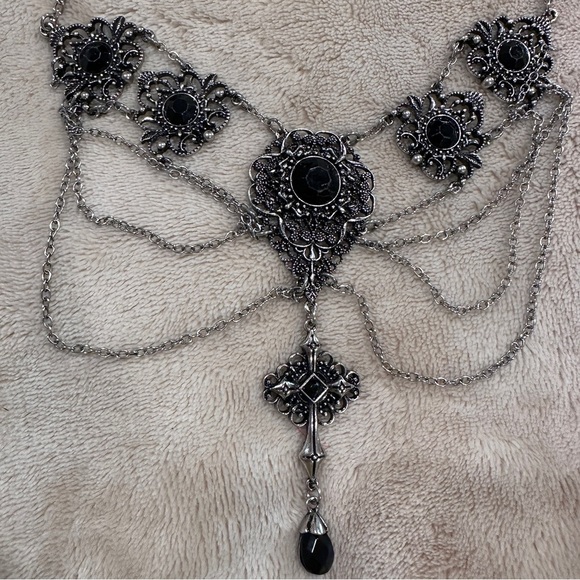 Jewelry - Elegant Gothic Black and Silver Necklace